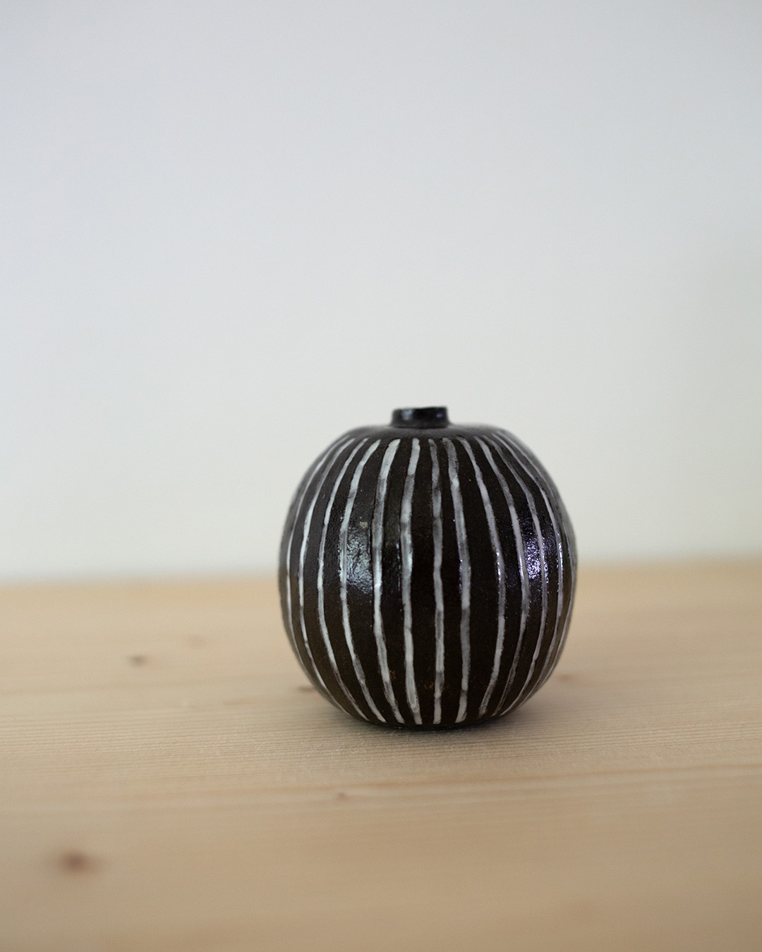 Small Vase – Kakao by Emelie Zetterberg